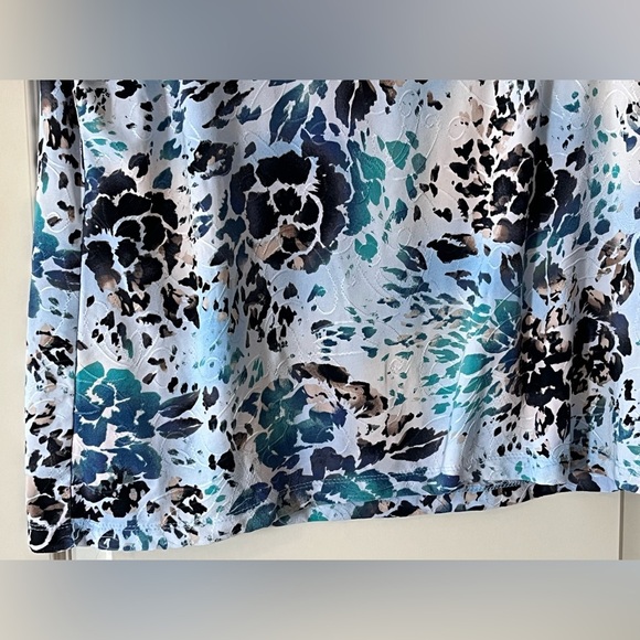 JM Collection Floral Print Textured Top - Light Blue Hues Women’s size XL - Picture 3 of 16